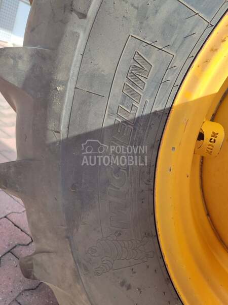 JCB 4220