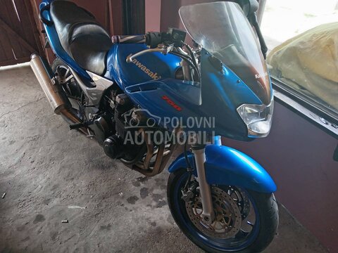 Kawasaki Zr750s