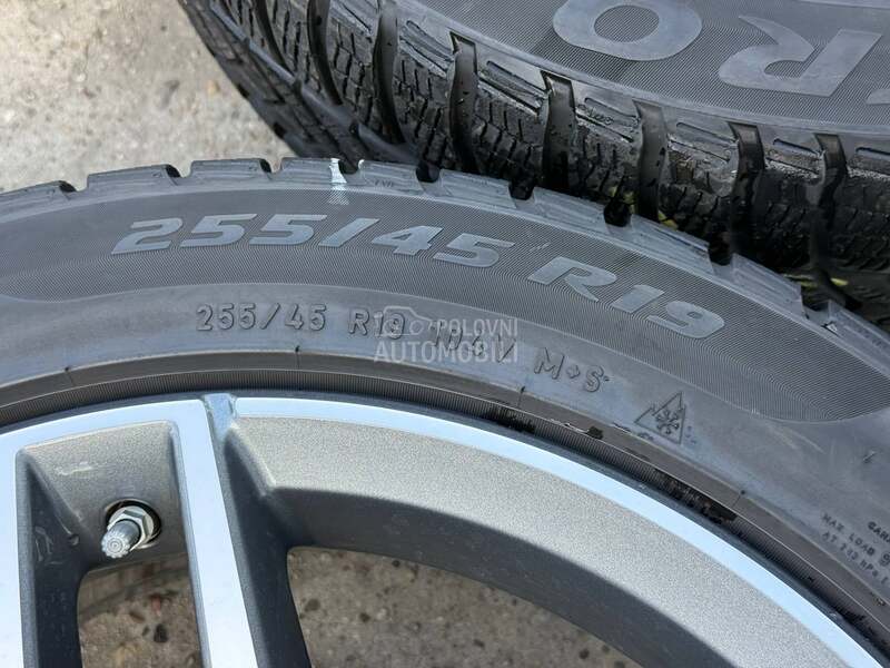 Pirelli 255/45 R19 Zimska