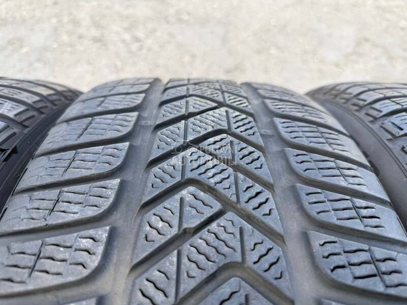 Pirelli 255/45 R19 Zimska