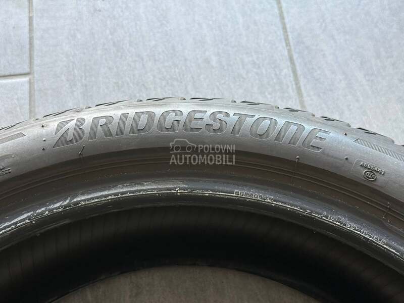 Bridgestone 225/40 R19 Letnja