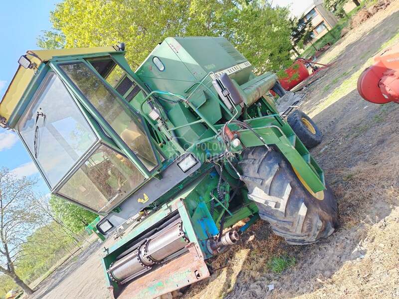 John Deere 985