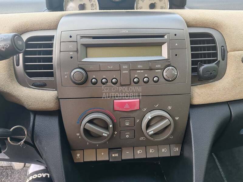Lancia Ypsilon 1.2 8v