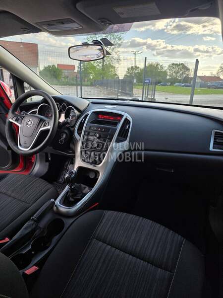 Opel Astra J 