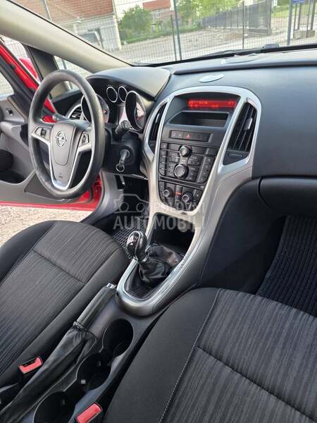 Opel Astra J 
