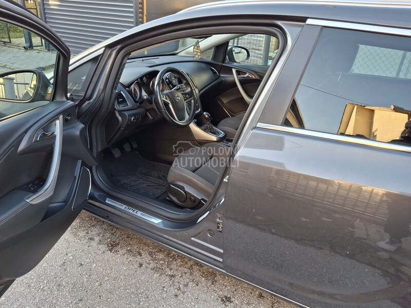 Opel Astra J 