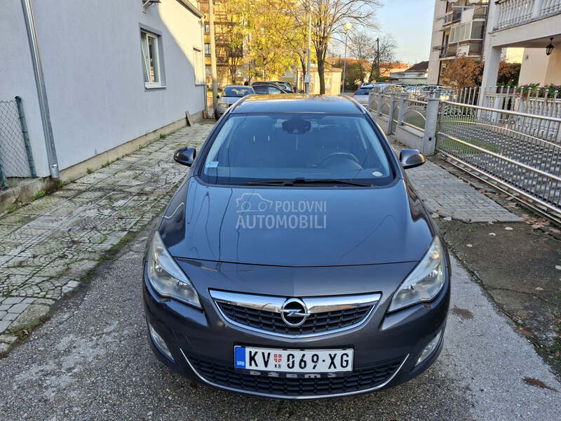 Opel Astra J 