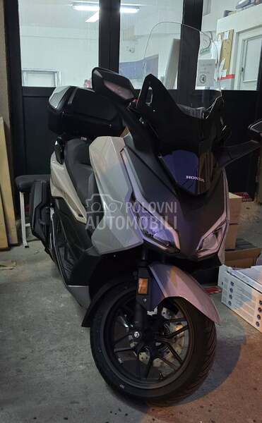 Honda Forza 350