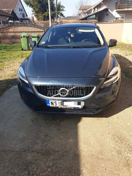 Volvo V40 D2
