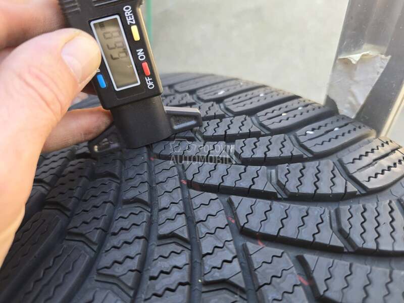 Bridgestone 235/60 R18 Zimska
