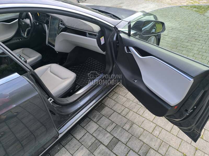 Tesla Model S P85D 700hp