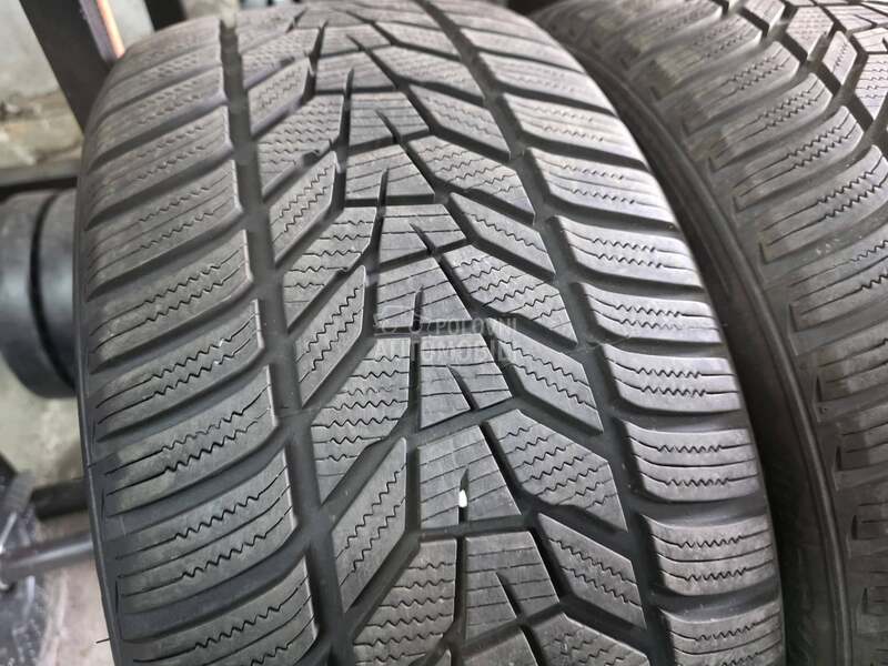 Hankook 245/40 R18 Zimska
