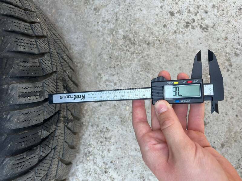 Hankook 215/55 R18 Zimska