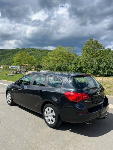 Opel Astra J 