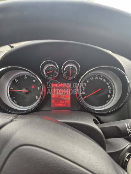 Opel Astra J 