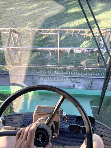 John Deere 2058