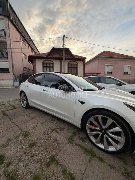 Tesla Model 3 Performance