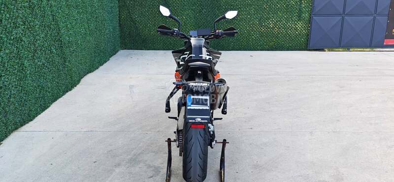 KTM Duke 890