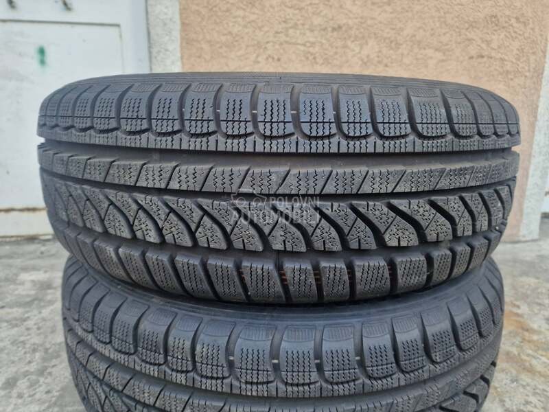 Dunlop 185/60 R15 Zimska