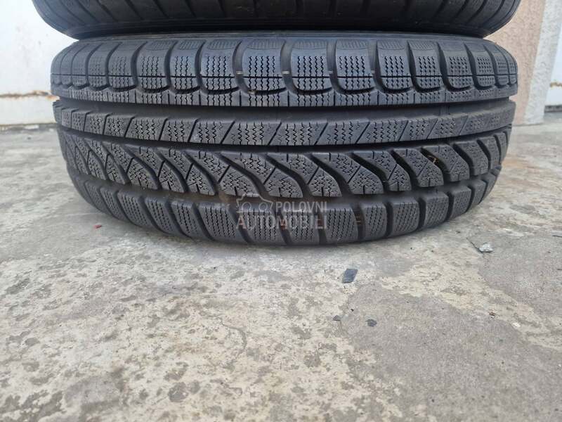 Dunlop 185/60 R15 Zimska