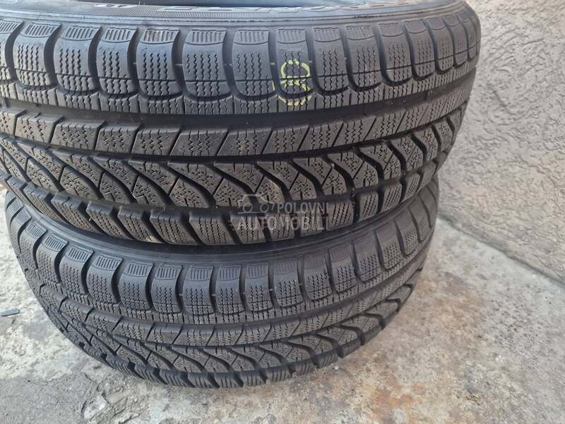 Dunlop 185/60 R15 Zimska