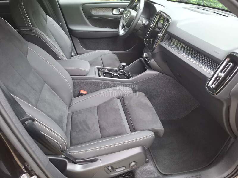 Volvo XC40 B3 Plus Dark