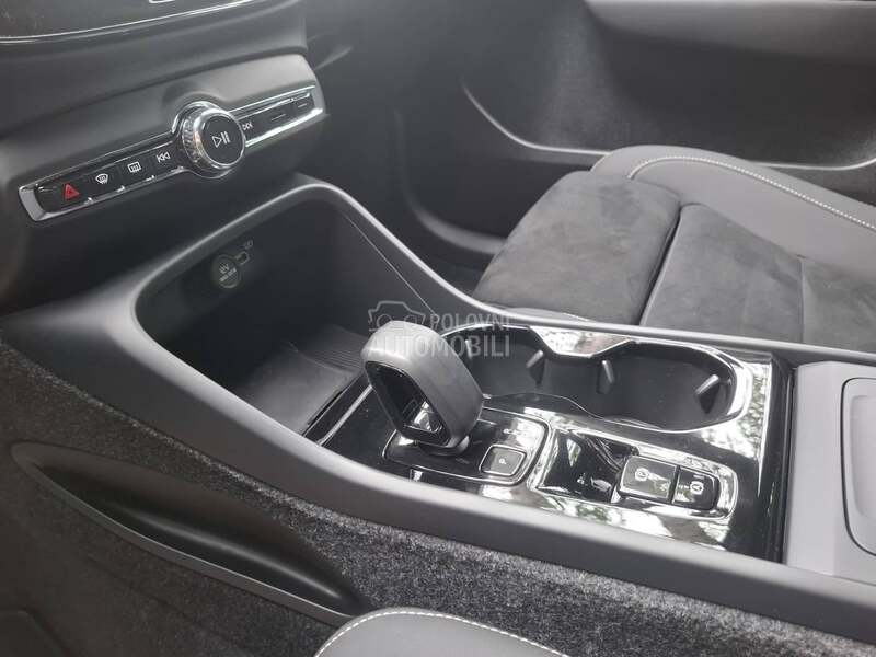 Volvo XC40 B3 Plus Dark