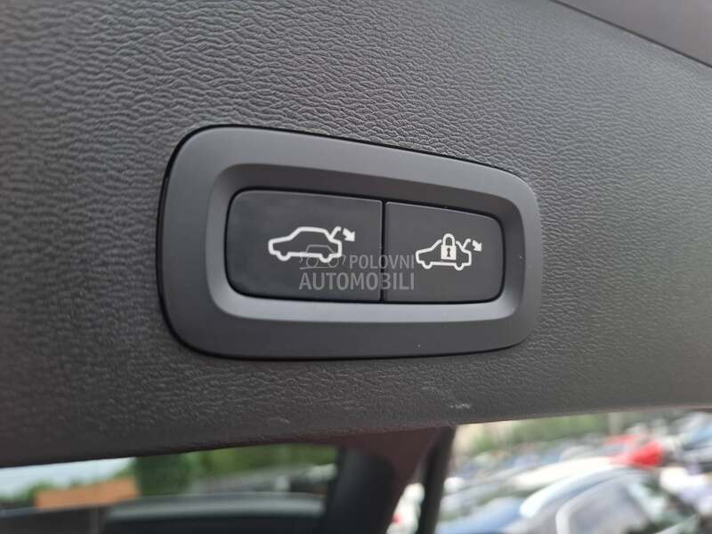 Volvo XC40 B3 Plus Dark