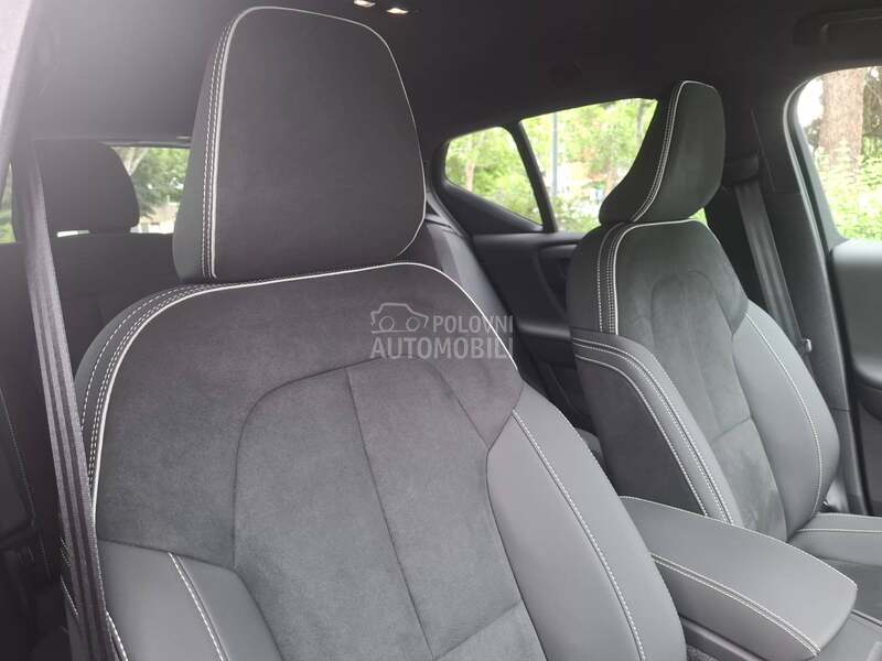 Volvo XC40 B3 Plus Dark