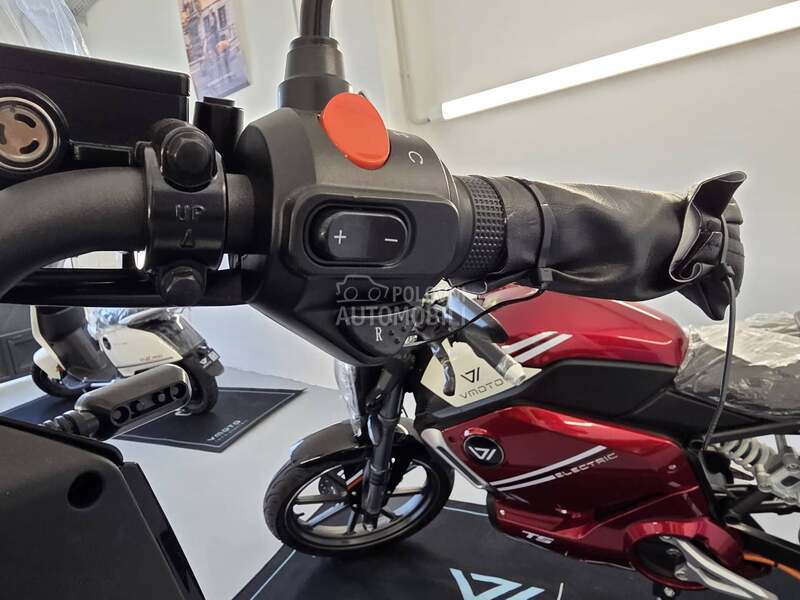 Super SOCO VMOTO CPX dve batterije