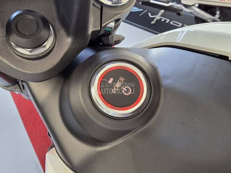 Super SOCO VMOTO TSX Dve batterije