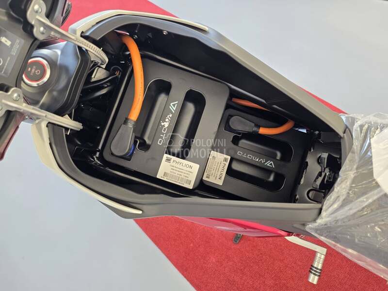 Super SOCO VMOTO TSX Dve batterije