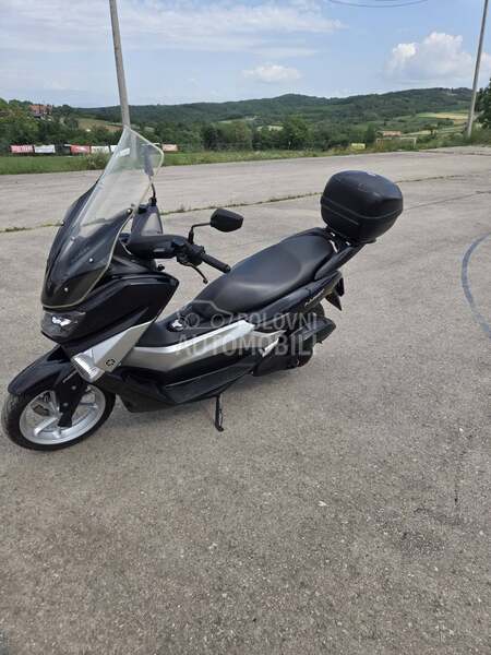 Yamaha n max 125