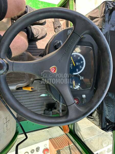 John Deere 2520