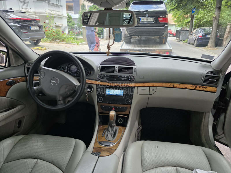 Mercedes Benz E 200 