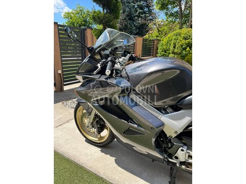 Honda vfr 800 vtec