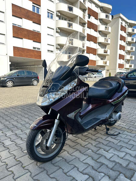 Piaggio x8 200