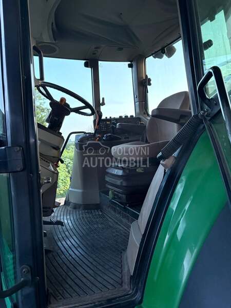 John Deere 6920
