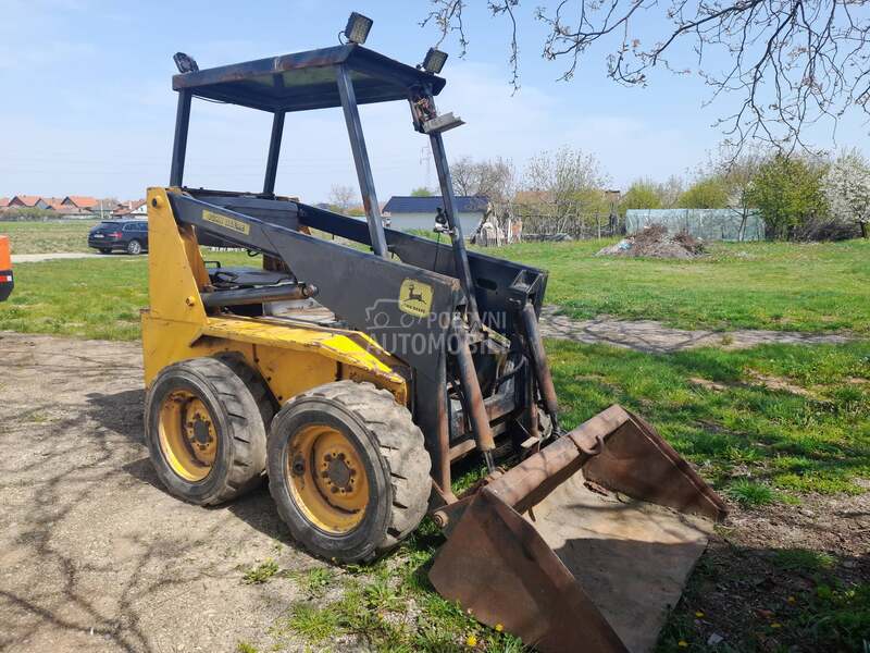 John Deere Mini utovarivac