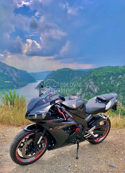 Yamaha YZF R1