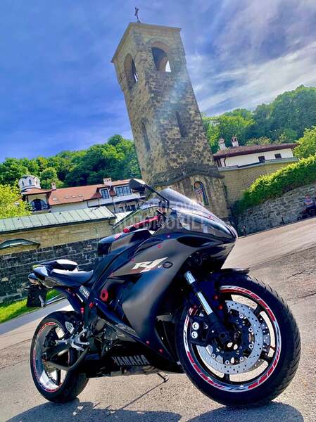 Yamaha YZF R1