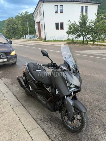 Yamaha X MAX TECH MAX + XMAX