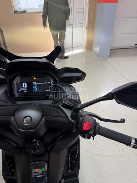 Yamaha X MAX TECH MAX + XMAX