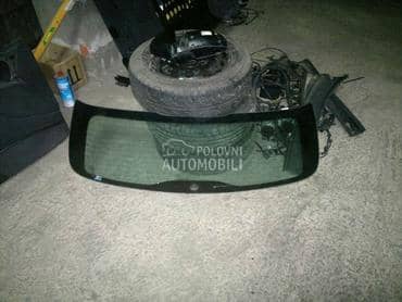 Staklo gepeka za Ford Focus od 1998. do 2004. god.