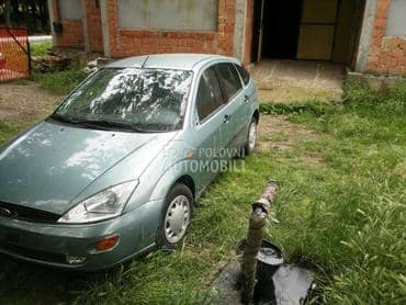 Ford Focus 2000. god. - kompletan auto u delovima
