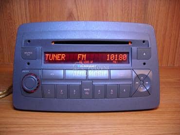 Fabricki cd plajer za Fiat Panda