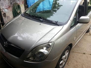 Toyota Corolla Verso - kompletan auto u delovima