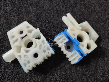 Plastika podizača stakla za Volkswagen Golf 6 od 2008. do 2013. god.