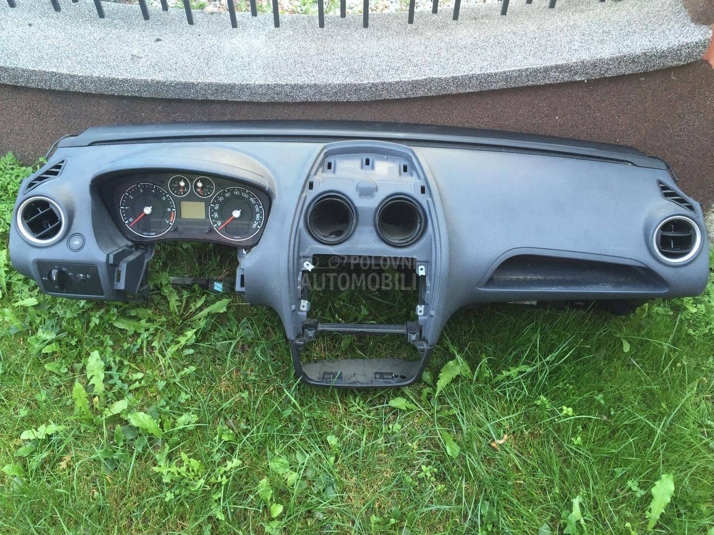 Instrument tabla za Ford Fiesta Auto delovi Polovni Automobili