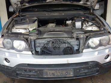 BMW X5 - kompletan auto u delovima